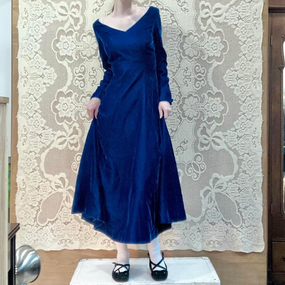 Vintage Handmade 1980s Women's Royal Blue Velvet Gown | Classic, Elegant, Formal